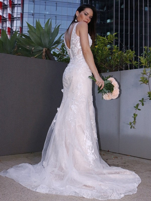 Trumpet/Mermaid Lace Applique V-neck Sleeveless Sweep/Brush Train Wedding Dresses