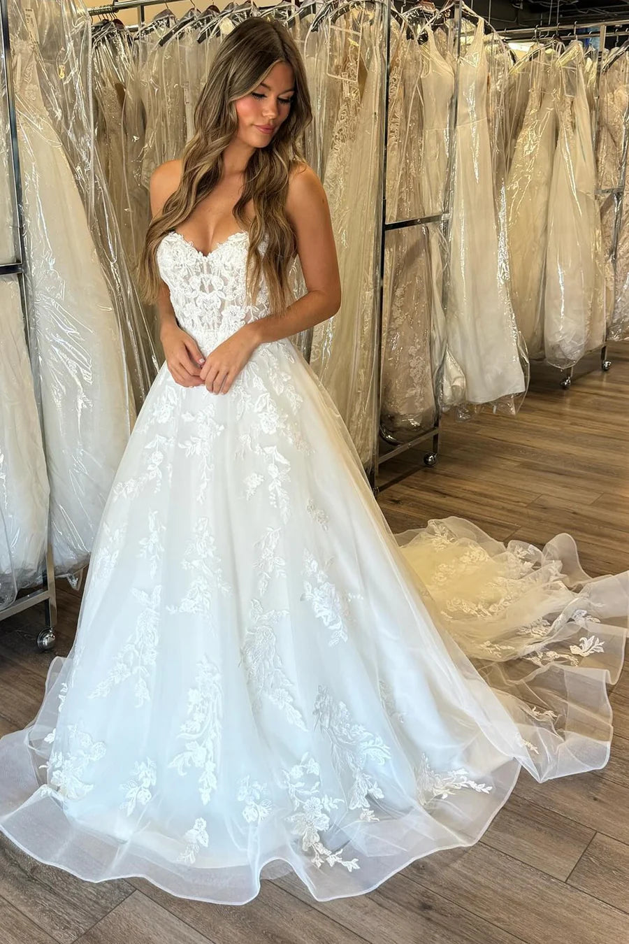 Tulle Appliques Sweetheart Long Bridal Gown