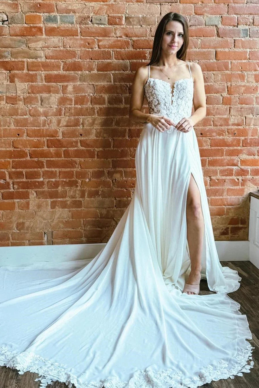 Appliques Spaghetti Strap Backless Long Wedding Dress