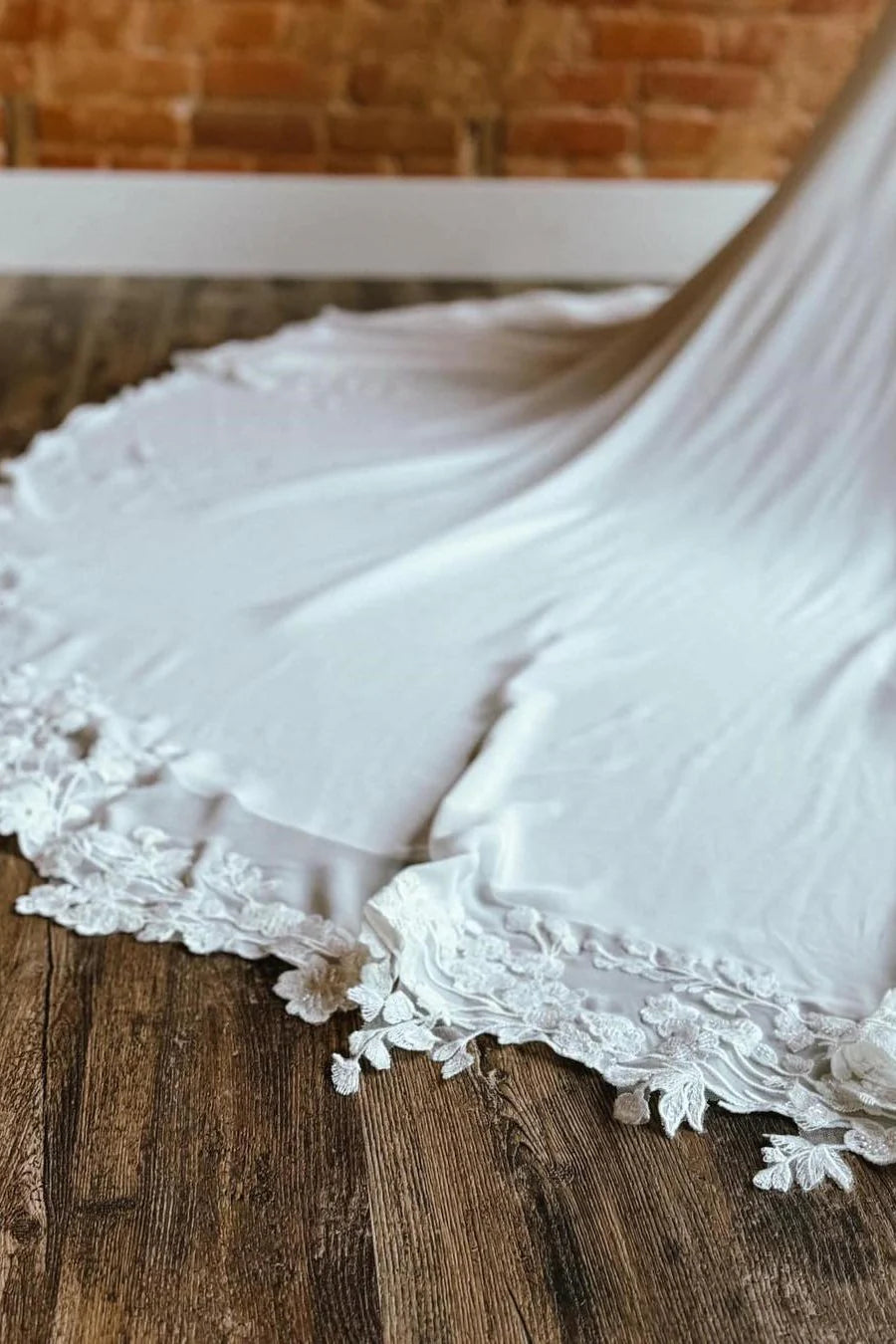 Appliques Spaghetti Strap Backless Long Wedding Dress