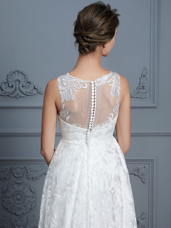 A-Line/Princess Scoop Sleeveless Asymmetrical Lace Wedding Dresses