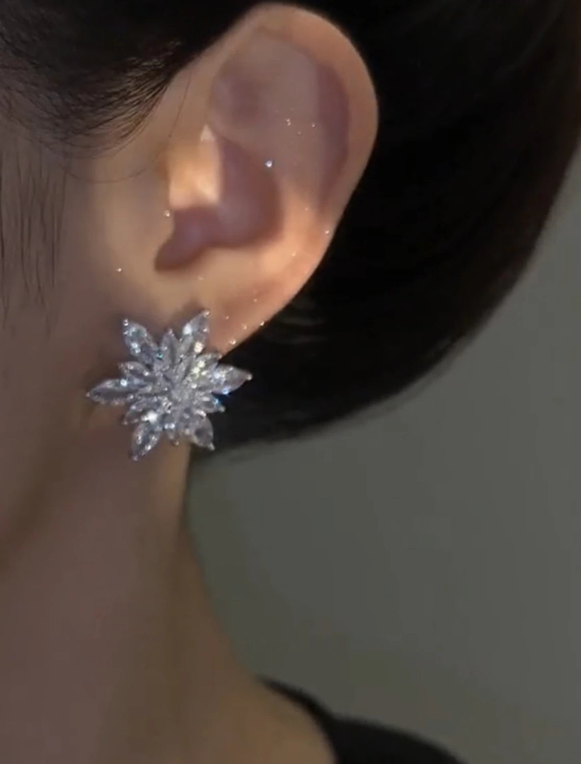 Women's Zircon Stud Earrings Fine Jewelry Classic Precious Flower Shape Stylish Simple Earrings Jewelry Silver For Gift Festival 1 Pair