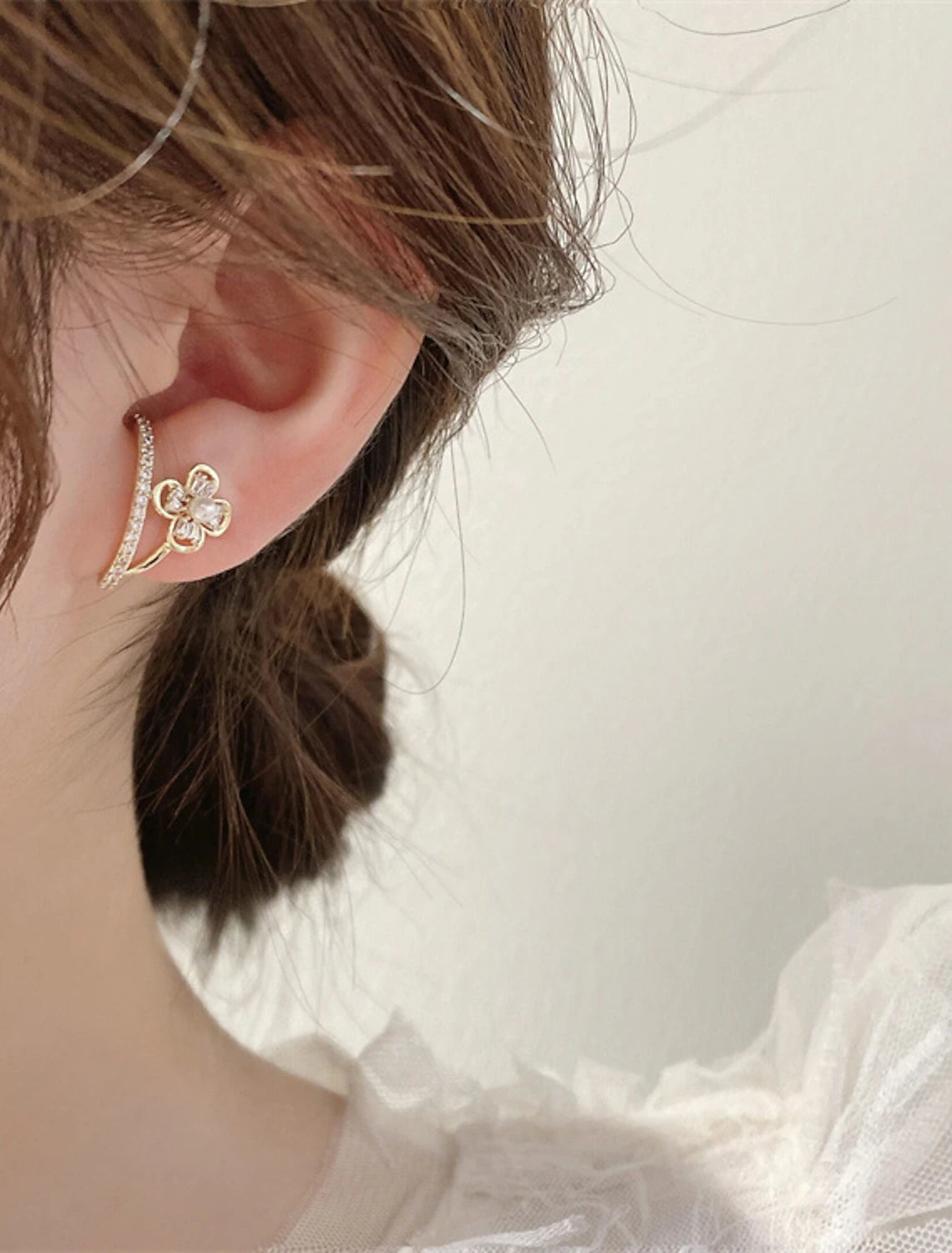 Women's Zircon Stud Earrings Fine Jewelry Classic Precious Flower Shape Cute Stylish Earrings Jewelry Gold For Gift Festival 1 Pair