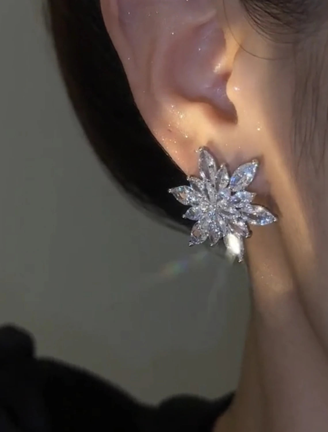 Women's Zircon Stud Earrings Fine Jewelry Classic Precious Flower Shape Stylish Simple Earrings Jewelry Silver For Gift Festival 1 Pair