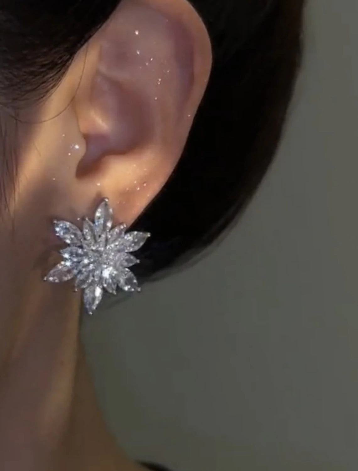 Women's Zircon Stud Earrings Fine Jewelry Classic Precious Flower Shape Stylish Simple Earrings Jewelry Silver For Gift Festival 1 Pair