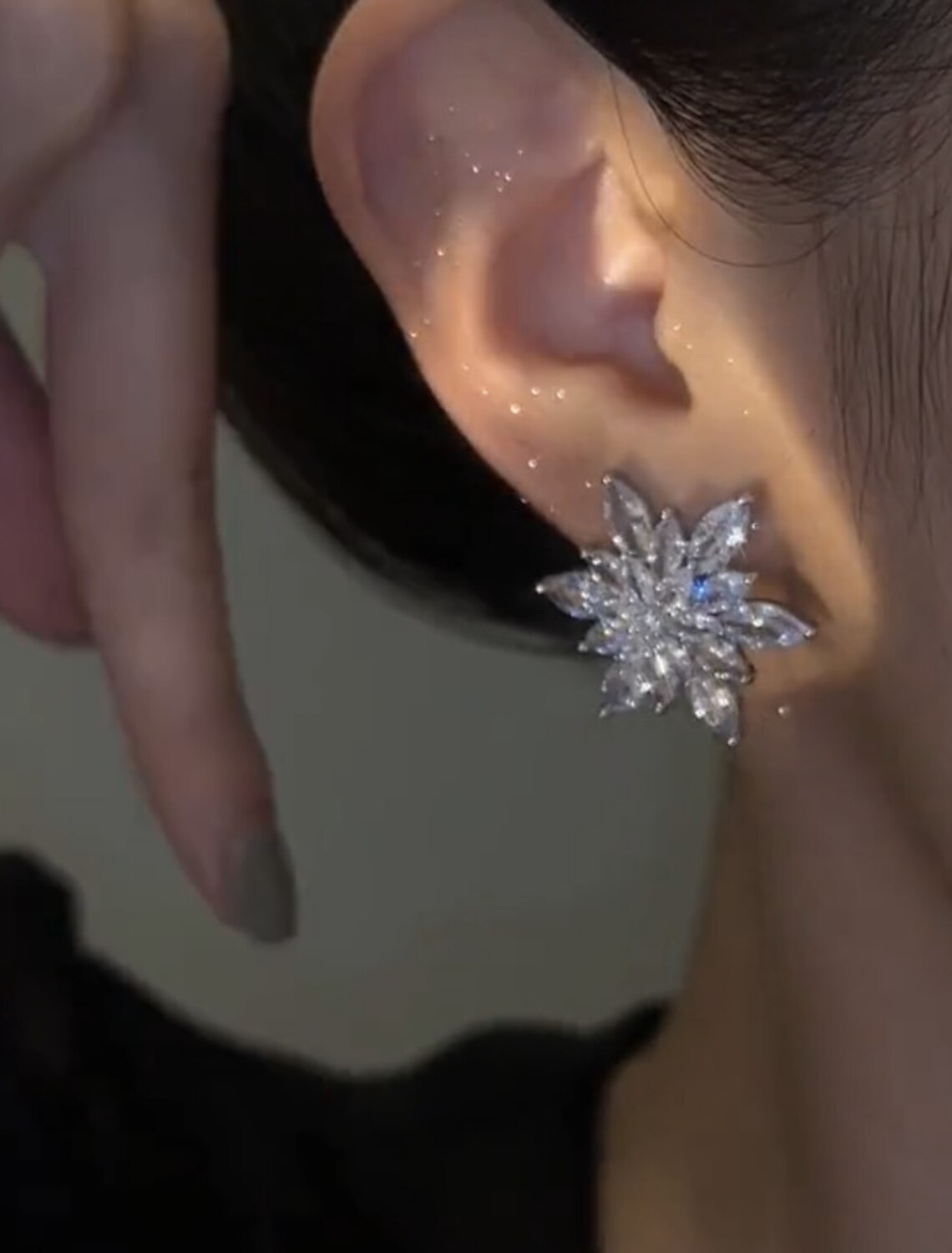 Women's Zircon Stud Earrings Fine Jewelry Classic Precious Flower Shape Stylish Simple Earrings Jewelry Silver For Gift Festival 1 Pair