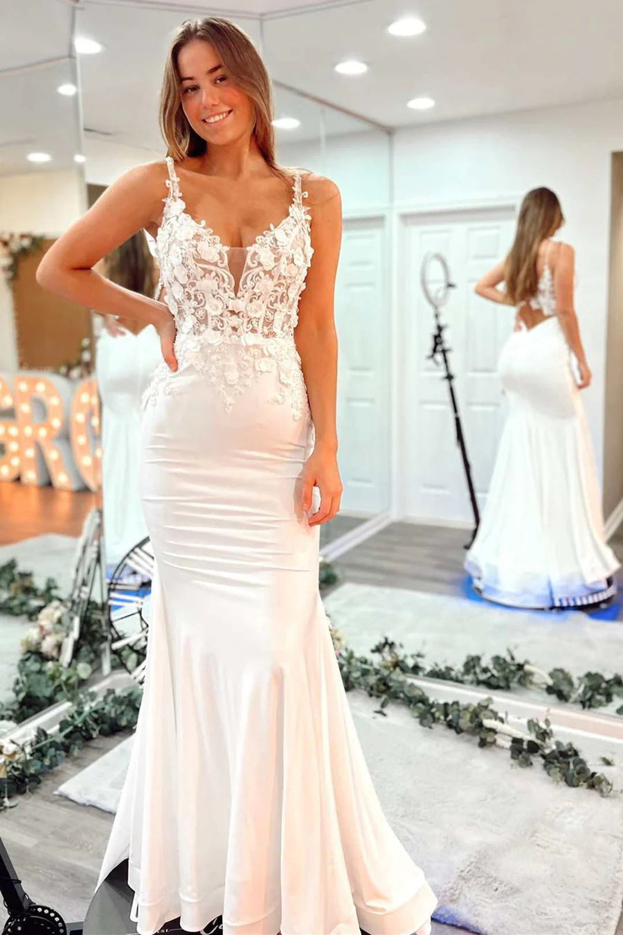 3D Floral Lace V-Neck Backless Trumpet Prom Dress