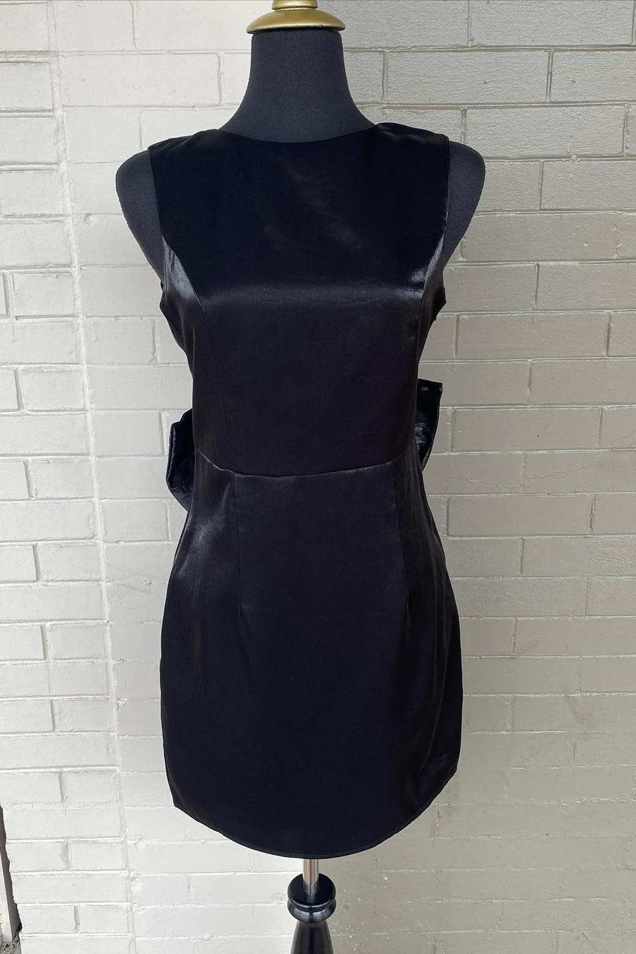 Crew Neck Bow-Back Short Party Dress