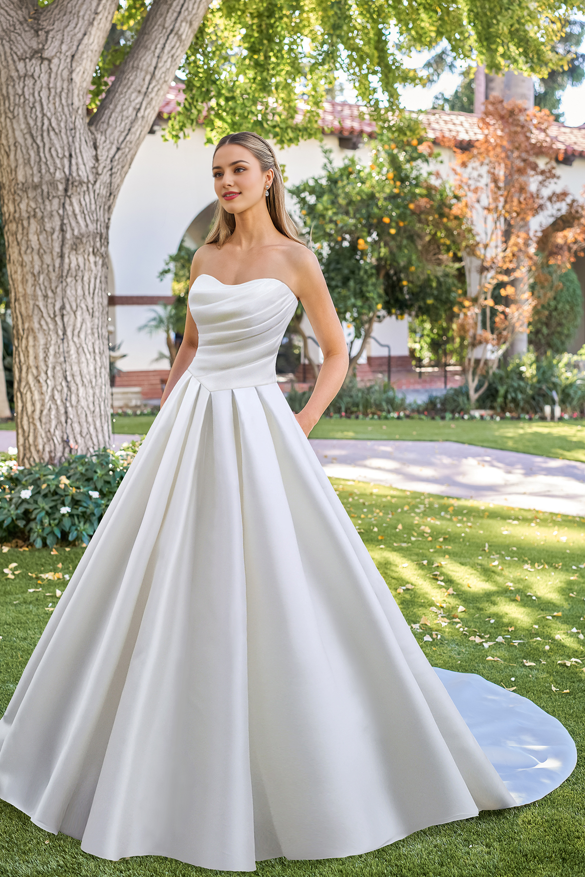 A-line sweetheart neckline sleeveless strapless backless and floor length wedding dress