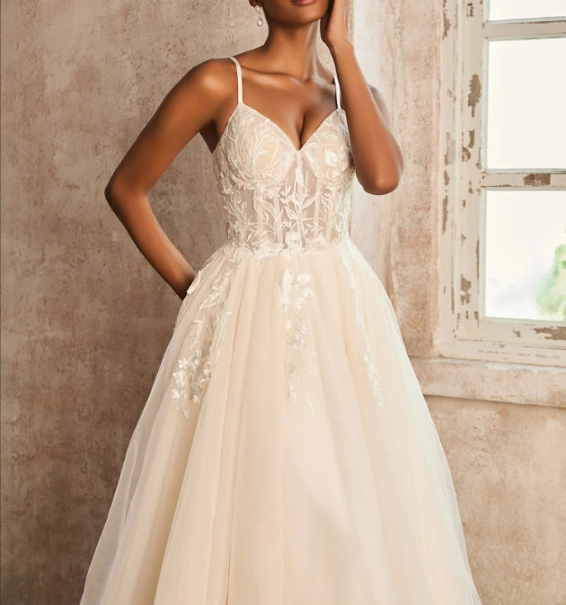 Spaghetti Straps V-Neck Lace Bodice Appliques Wedding Dress