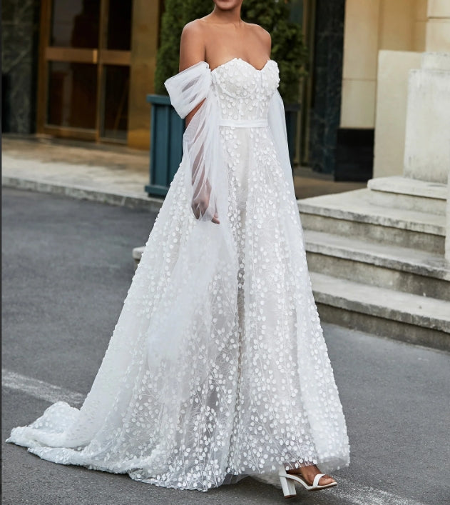 Sweetheart Neckline Sleeveless Lace A-Line Wedding Dress