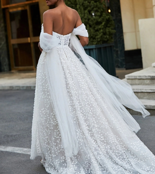 Sweetheart Neckline Sleeveless Lace A-Line Wedding Dress