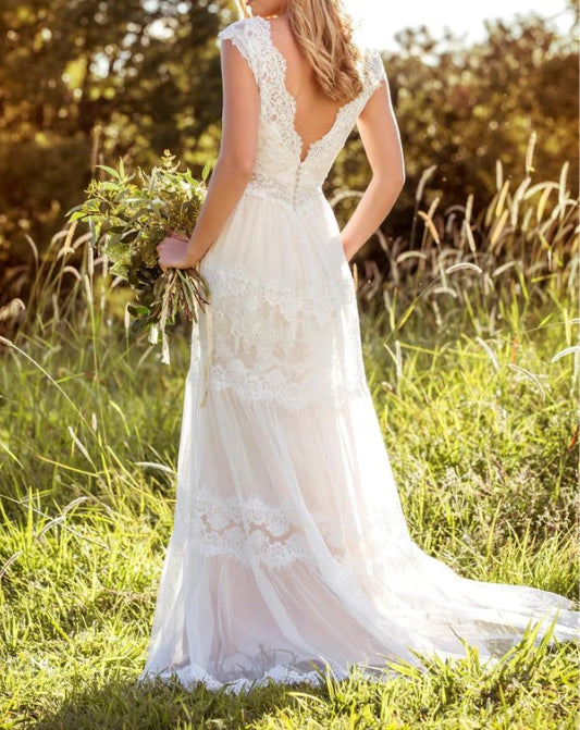 V-Neck Long Cap-Sleeve Appliqued Lace Tulle Wedding Dress