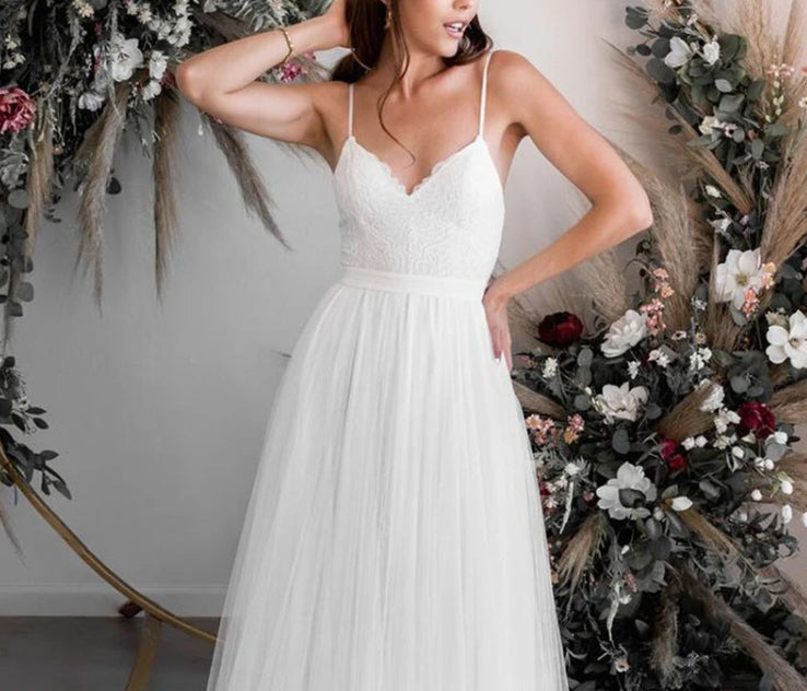 A-Line Tulle Spaghetti Straps Wedding Dresses With