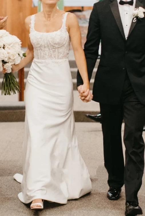 White Sheath Modern Upper Body Applique Sweep Train Wedding Dresses