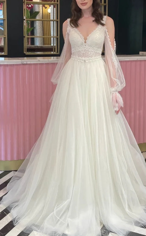 A Line Scalloped Tulle Sweep Train Wedding Dress with Appliques