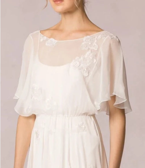 Scoop-Neck Floor-Length Poet-Sleeve Appliqued Chiffon Wedding Dress With Pleats