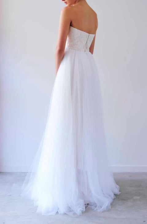 V Neck Sleeveless A-Line Long Tulle Backless White Wedding Dress