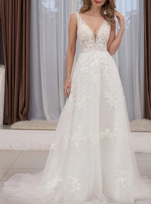 Lace Appliques Sleeveless Beach Wedding Gowns with V-Neckline