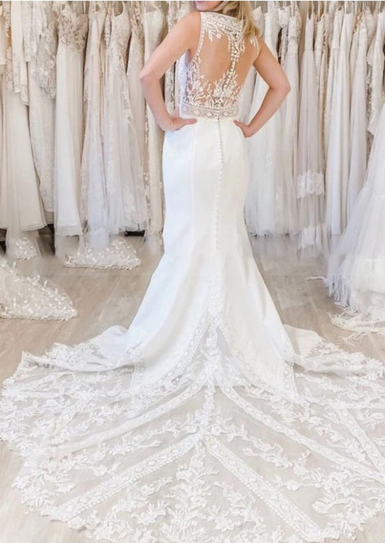 Boho Mermaid V-neck Bridal Dress with Lace Chapel Train