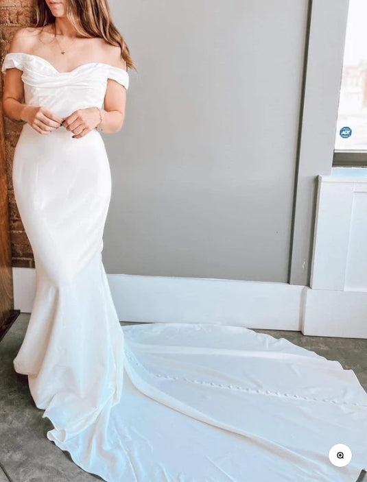 Off-the-Shoulder White Trumpet Long Wedding Dress