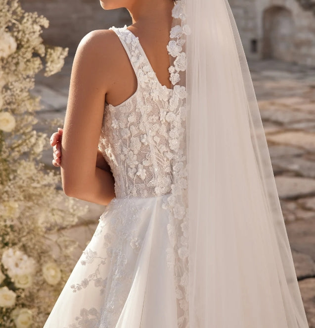 Square Neckline Wedding Dress A-Line Princess Bridal Gown Floral Lace Zip Back Princess Dress