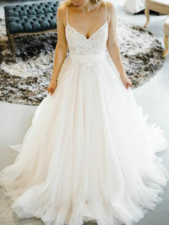 Tulle Lace A-line Spaghetti Straps Wedding Dresses With Court Train