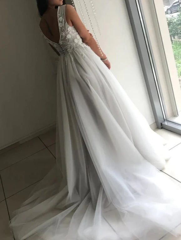 Tulle Lace Top A-line V-neck Wedding Dresses Appliques Wedding Gown