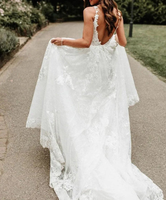 Tulle Lace A-line V-neck Chapel Train Wedding Dresses Bridal Gowns