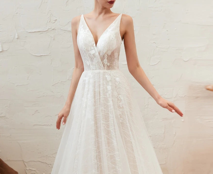 V Neck Sleeveless Lace Wedding Dresses Vestido Backless A Line Sweep Train