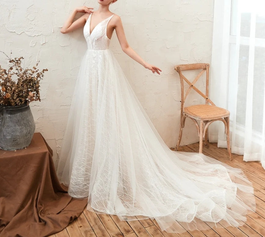 V Neck Sleeveless Lace Wedding Dresses Vestido Backless A Line Sweep Train