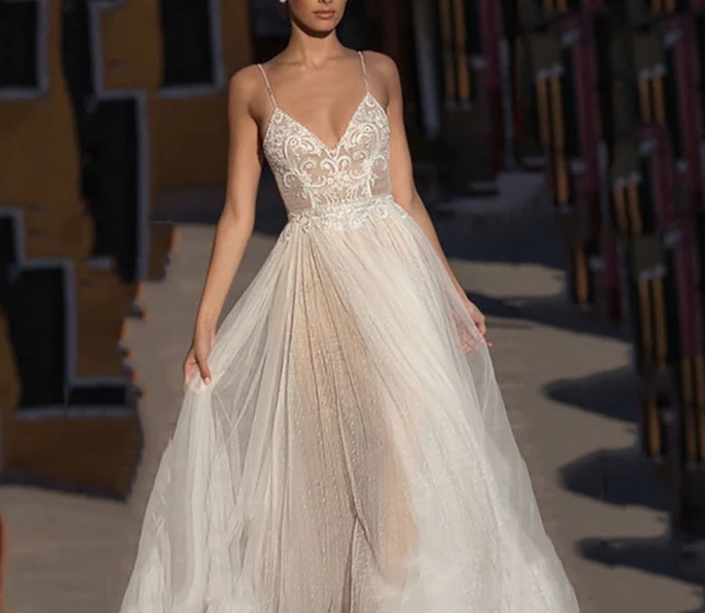Beach Wedding Dress Boho vestido de noiva Bohemian Lace Bridal Dress Backless Spaghetti Straps V Neck Wedding Gowns