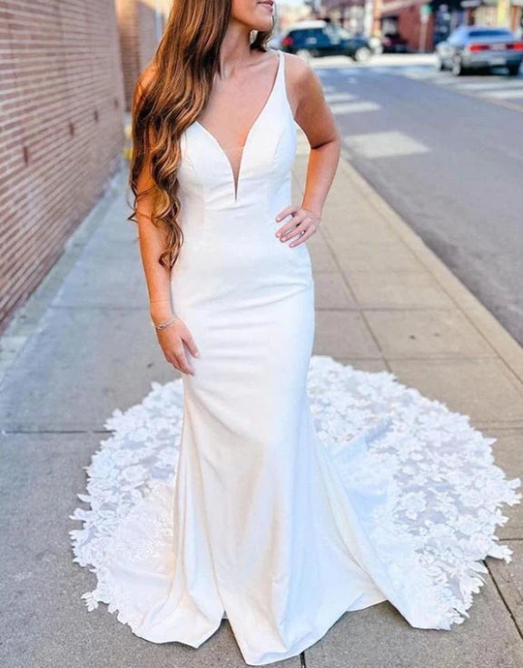 Ivory Satin Mermaid V-neck Lace Wedding Dresses With Court Train
