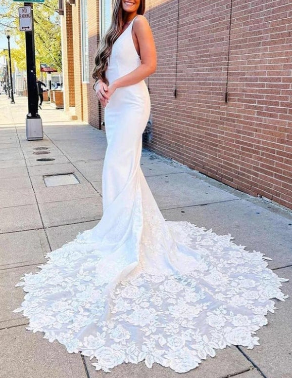 Ivory Satin Mermaid V-neck Lace Wedding Dresses With Court Train