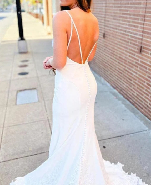 Ivory Satin Mermaid V-neck Lace Wedding Dresses With Court Train