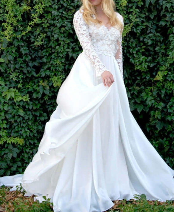 A-line V-neck Long Sleeves Lace Appliques Wedding Dresses