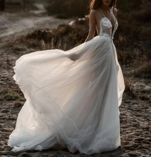 Tulle A-line Deep V-neck Backless Spaghetti Straps Wedding Dresses