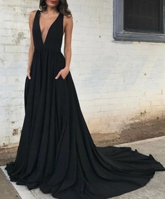 Black Sleeveless Backless Plunge V-Neck A-Line Prom Dress With Train