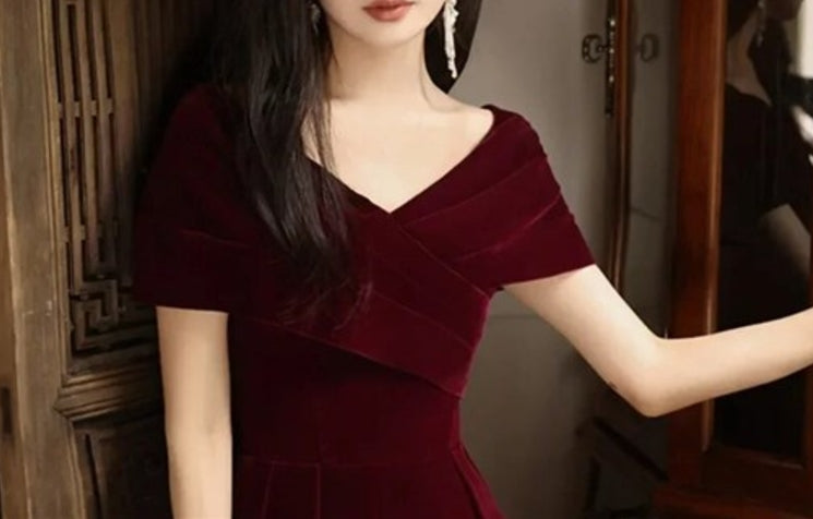Long Wine Red V-Neck Velour Prom Dress Elegant Simplicity For Formal Occasions