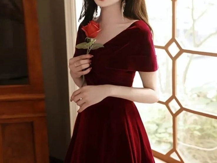 Long Wine Red V-Neck Velour Prom Dress Elegant Simplicity For Formal Occasions