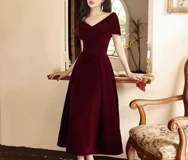 Long Wine Red V-Neck Velour Prom Dress Elegant Simplicity For Formal Occasions