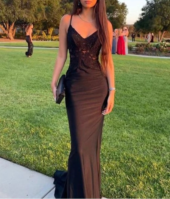 Black Sheath/Column Lace Applique V-Neck Sleeveless Prom Dresses
