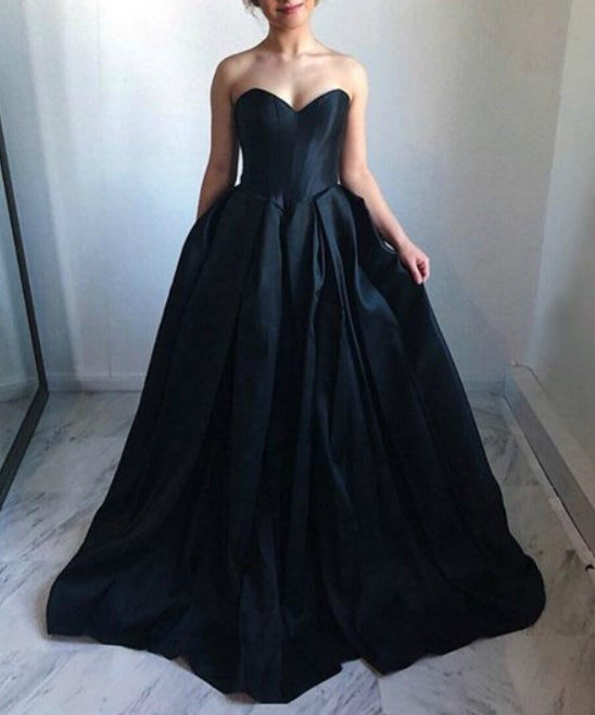 Black A-Line Strapless Sweetheart Satin Prom Dresses With Sweep Train