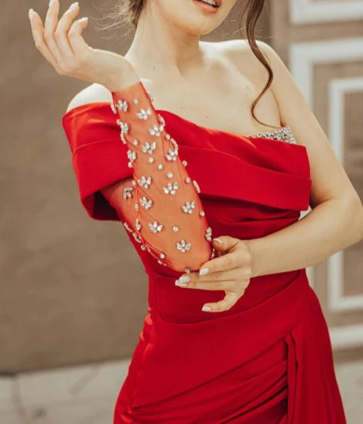 Red Long Sleeve One-Shoulder Mermaid Prom Dress with Split and Beading