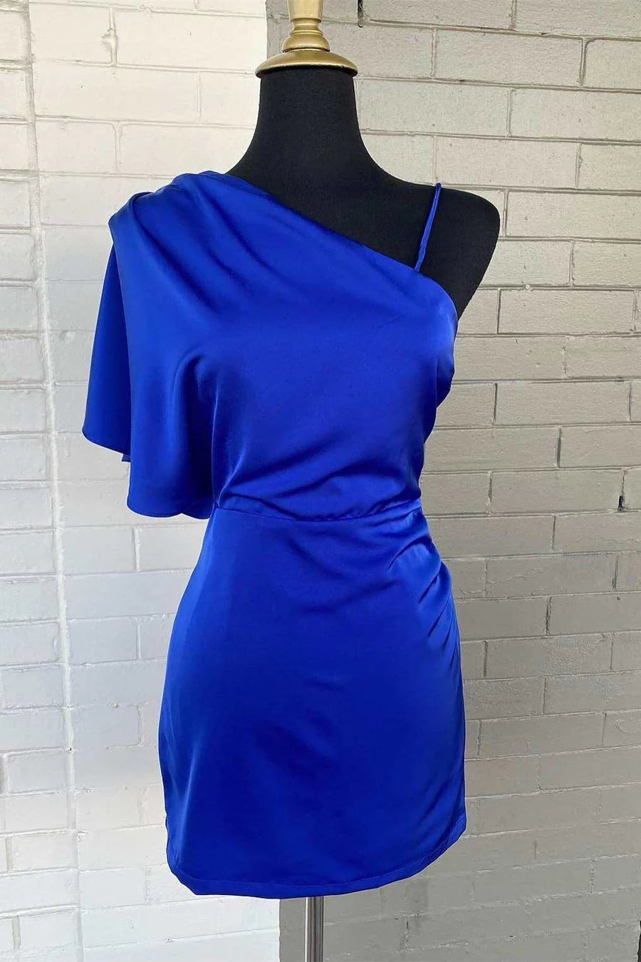 Asymmetrical Royal Blue Short Homecoming Dresses
