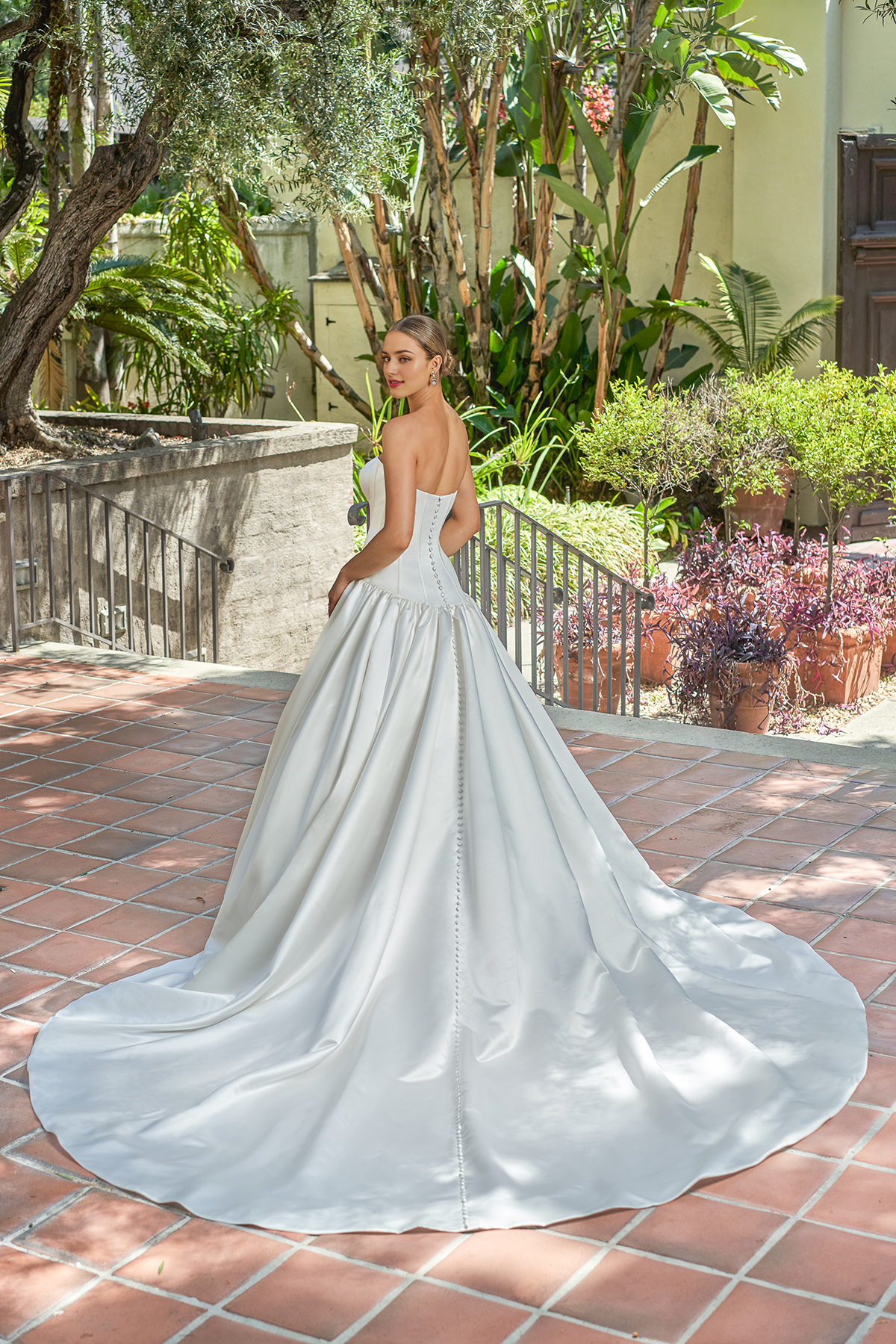 A-line off shoulder collar sleeveless strapless backless and floor length wedding dress