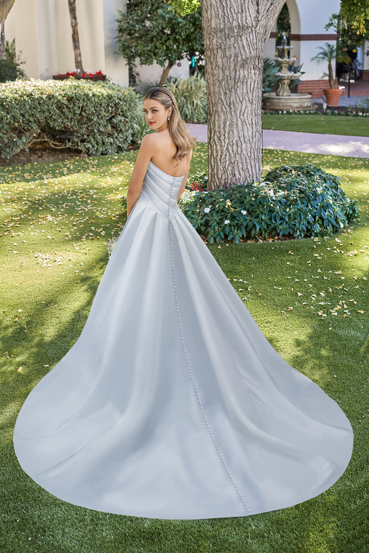 A-line sweetheart neckline sleeveless strapless backless and floor length wedding dress