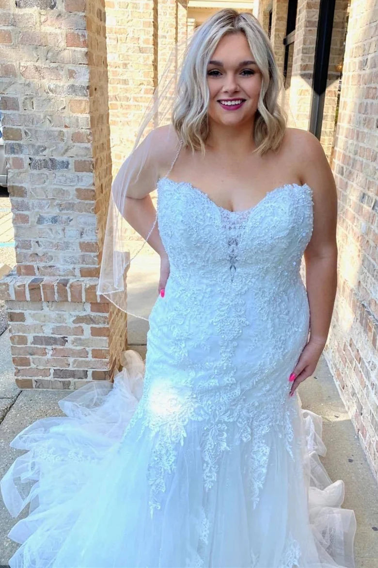 White Appliqué Strapless Trumpet Long Wedding Dress