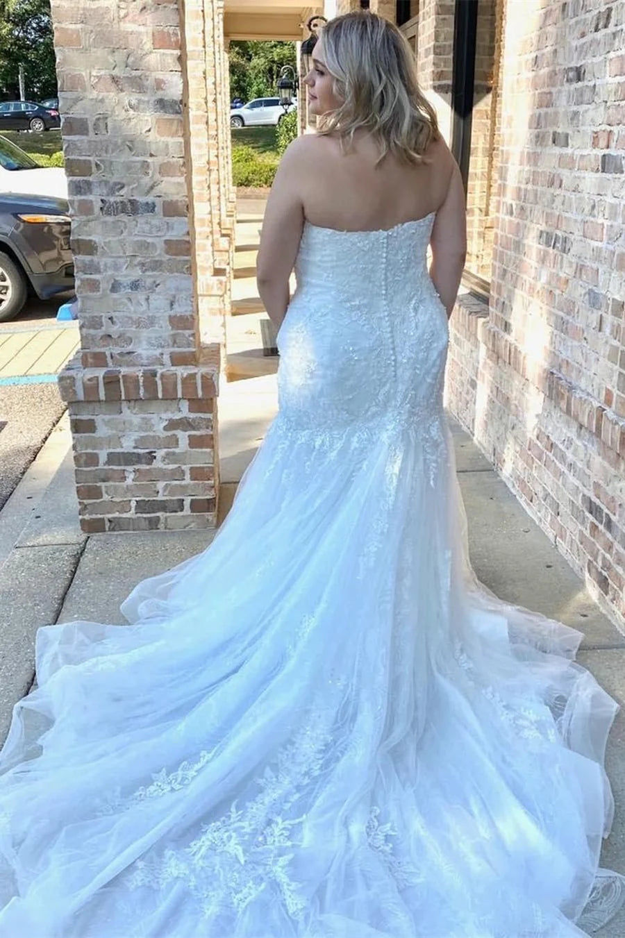 White Appliqué Strapless Trumpet Long Wedding Dress