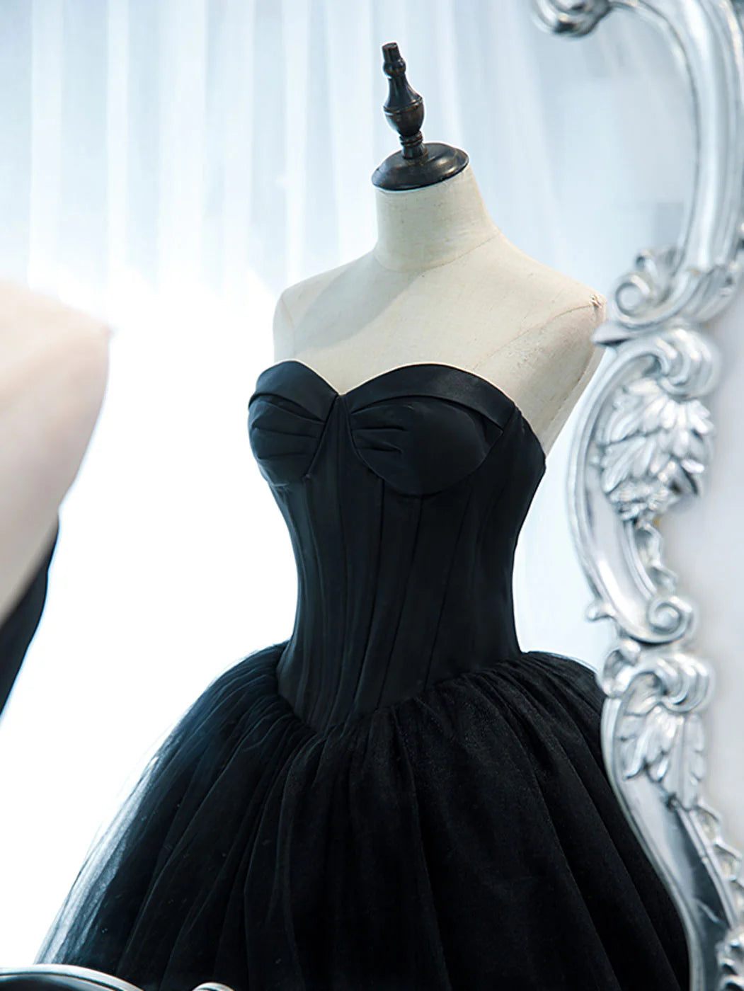Black Sweetheart Neck Tulle Long Prom Dress
